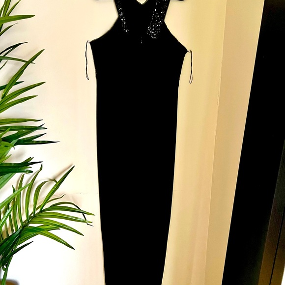 Black long formal dress with sequins - Picture 2 of 2